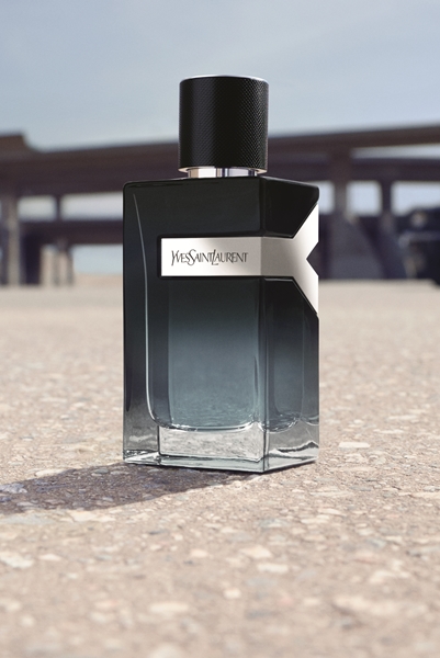 عطر Y EAU DE PARFUM الجديد من YSL BEAUTÉ ... مزيج مثالي لعناصر الشباب والنضج والابداع